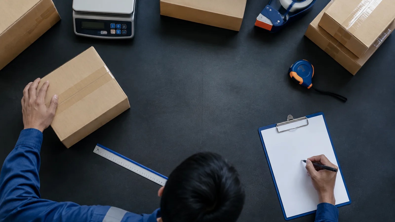 Revisión operativa de factura comercial, packing list y datos del producto